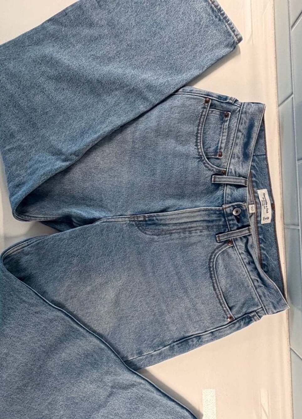 Abercrombie & Fitch The Slouchy Jean Size 28 6S